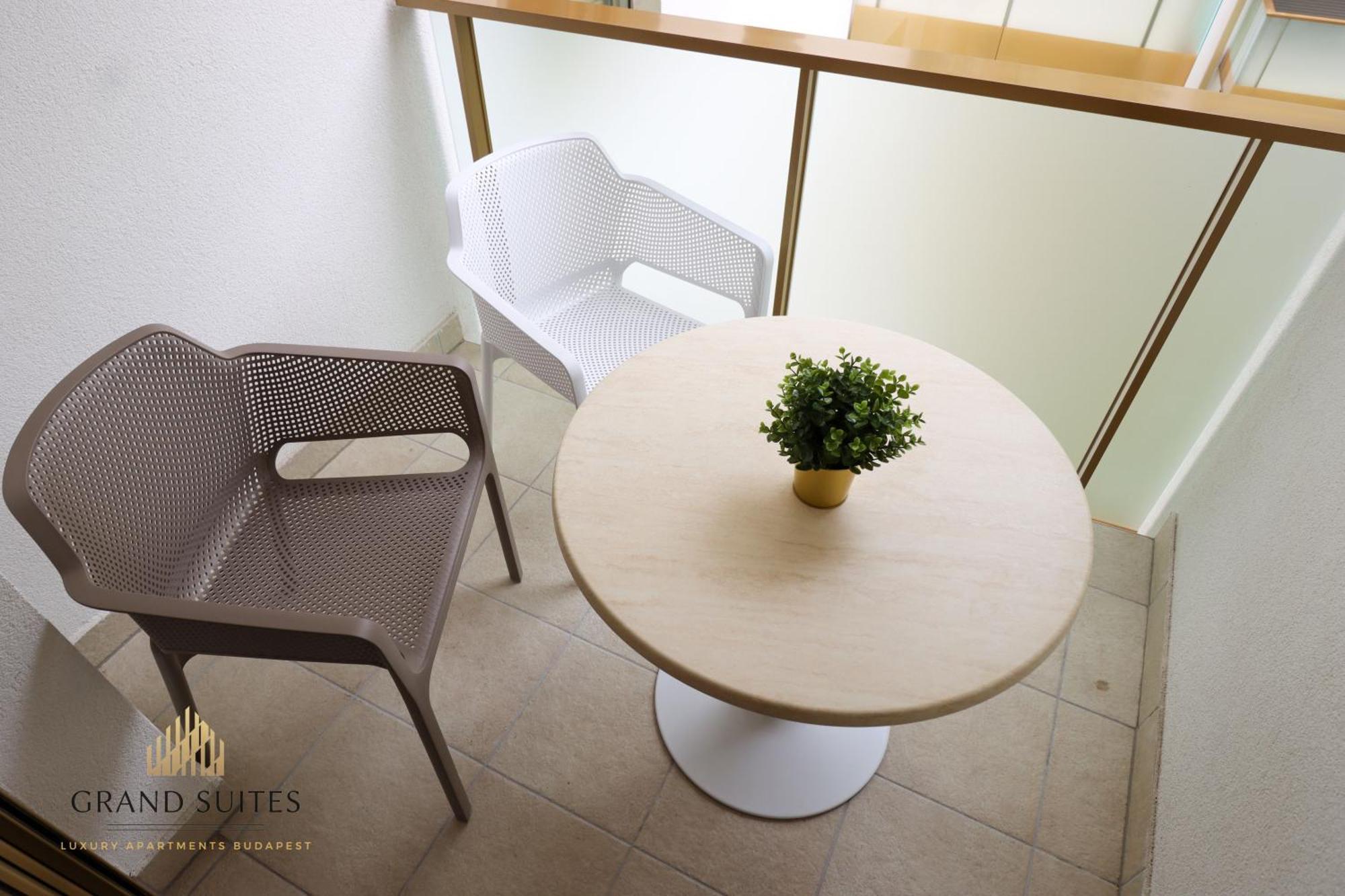 Grand Suites Central Budapest Exterior foto